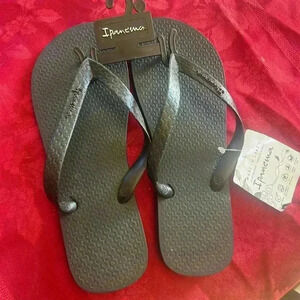 Ipanema flip flops ladies black size 11. NWT. Made in Brazil. Non slip sole.